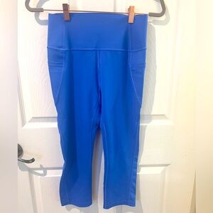 Gapfit Sculpt Compression laser cut crop legging